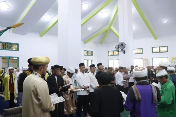(Kapolres Halmahera Selatan Hadiri Maulid Nabi di Masjid Kesultanan Bacan)